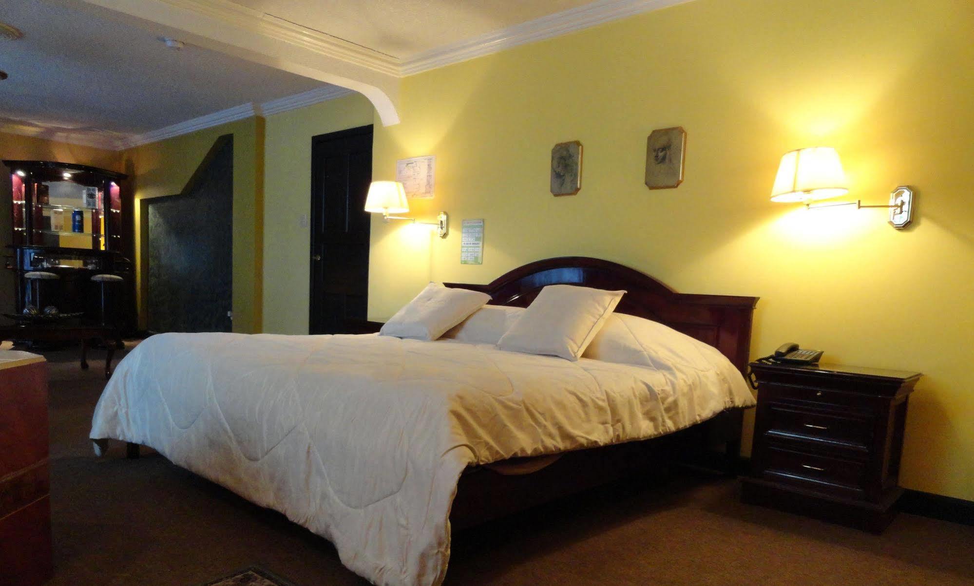 Hotel Suites Gonzalez Suarez Кіто Екстер'єр фото