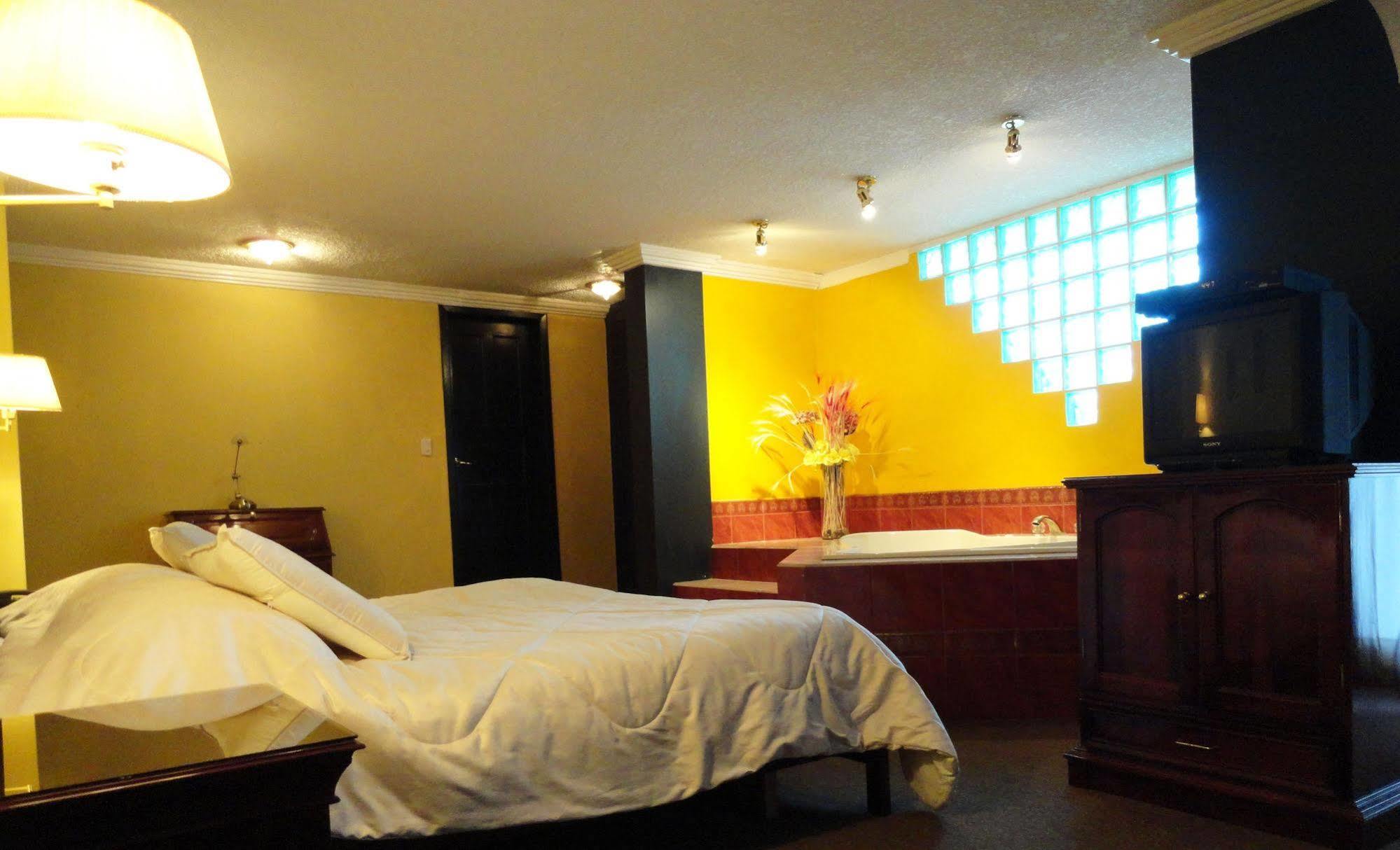Hotel Suites Gonzalez Suarez Кіто Екстер'єр фото
