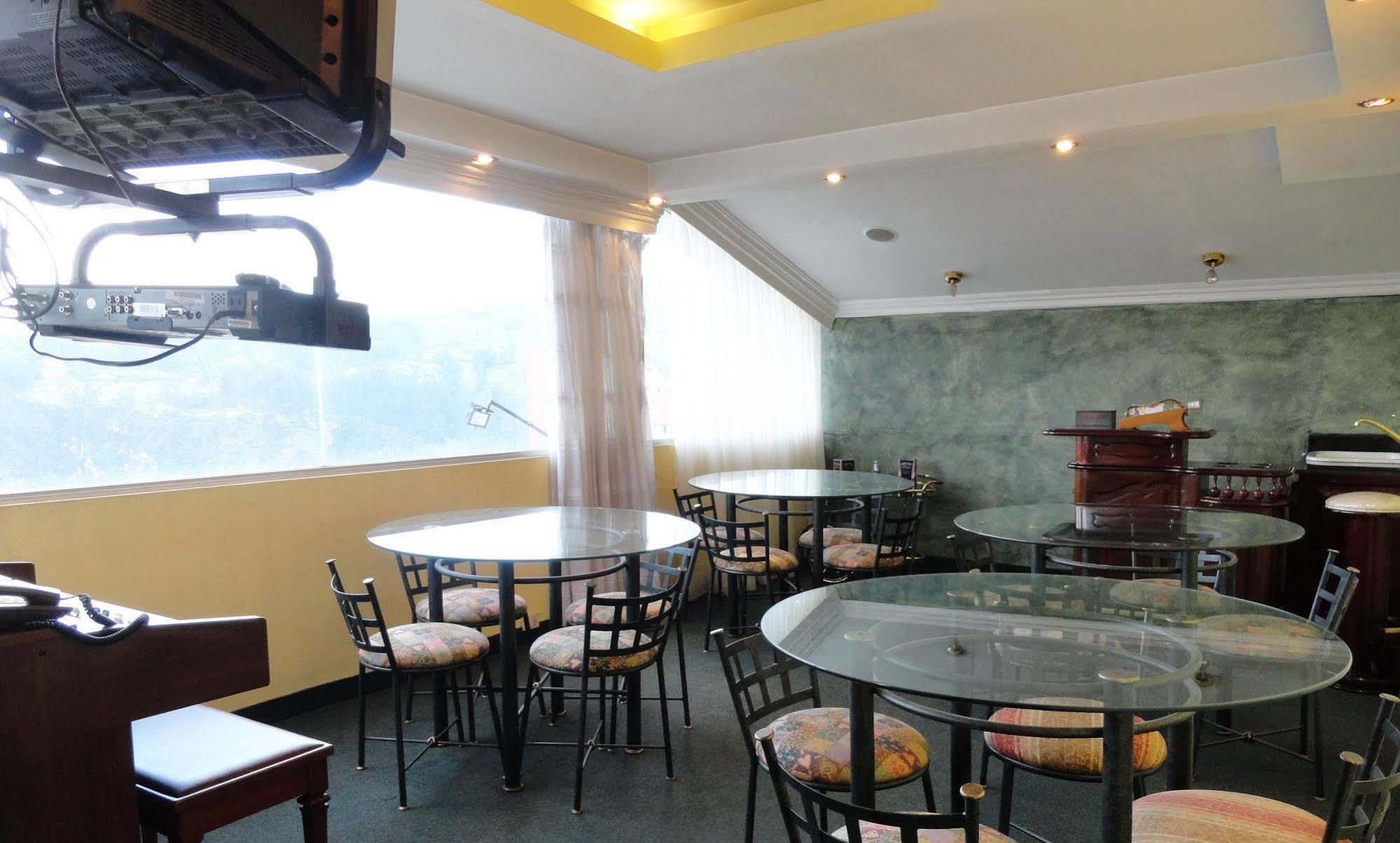 Hotel Suites Gonzalez Suarez Кіто Екстер'єр фото