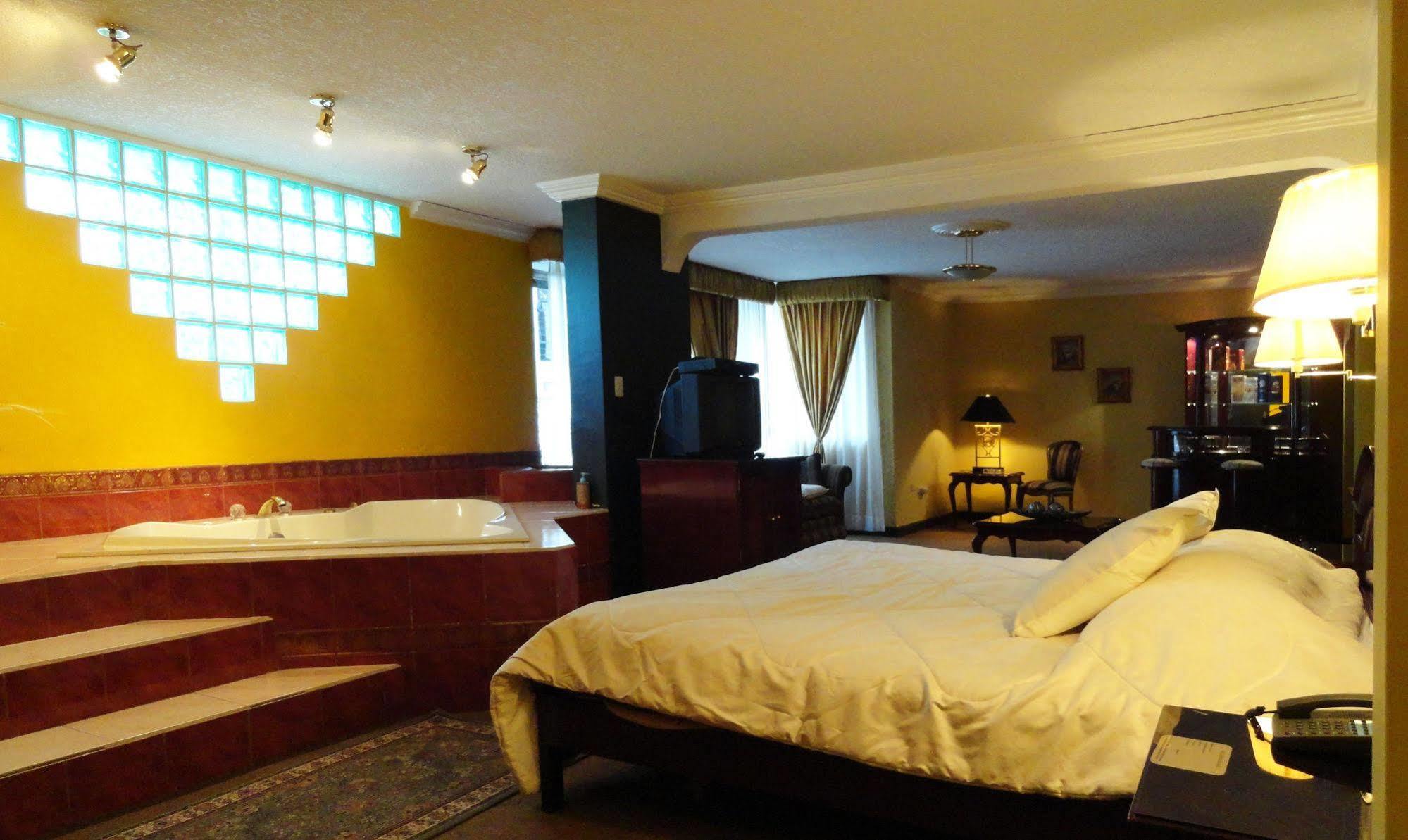 Hotel Suites Gonzalez Suarez Кіто Екстер'єр фото